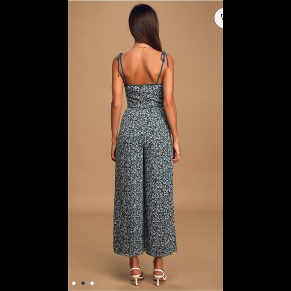 🆕️ Ali & Jay Blue & White Floral Cropped Jumpsuit - Picture 4 of 16